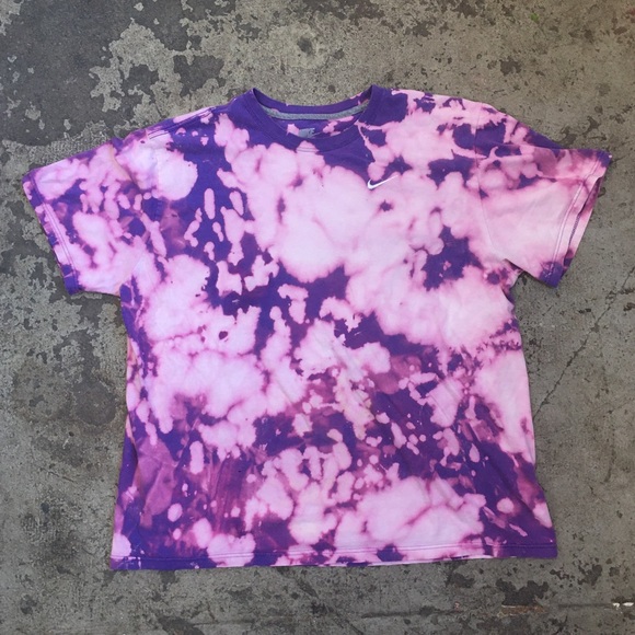 purple and grey nike shirt